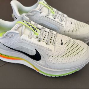 Nike Mens Pegasus White and Black Sneakers